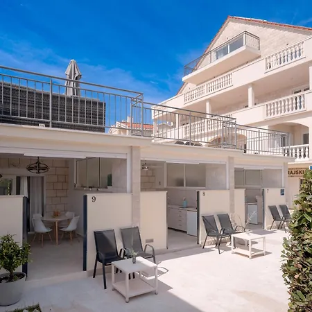 Rajski Dvor アパート