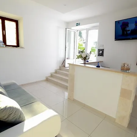 Rajski Dvor Apartman *