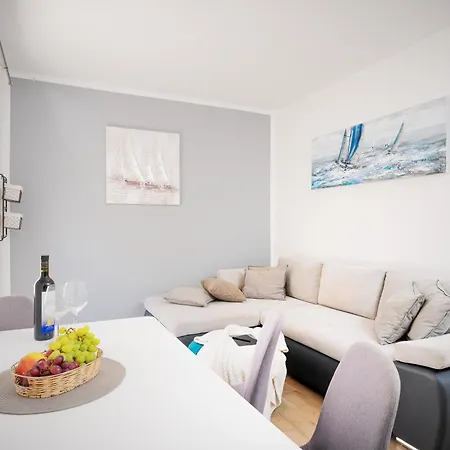 Rajski Dvor * بول