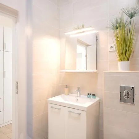 Rajski Dvor * بول