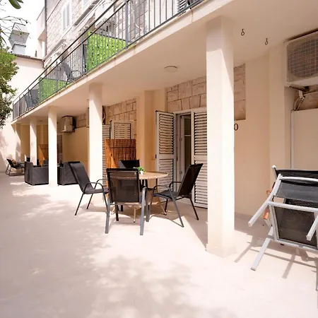 Rajski Dvor * بول